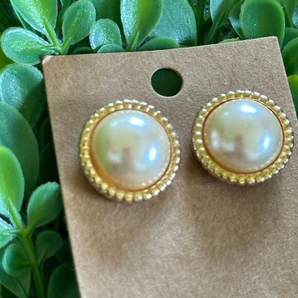 BOGO FREE VTG PEARL STATEMENT EARRINGS - Picture 1 of 4